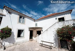 Moradia T6+ em Santo António dos Cavaleiros e Frielas, €800.000