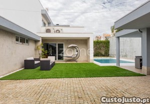Moradia Individual De Luxo Com Piscina - Fraião...