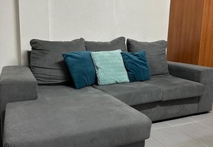 Sofá cinza com chaise lounge
