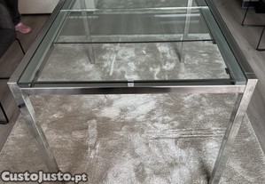 Mesa em metal e tampo em vidro