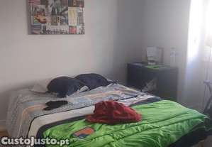 Exelente quarto mobilado 400E junto metro moscavide