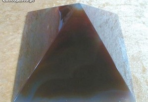 Pirâmide de ágata 8,5x13,5x13,5cm