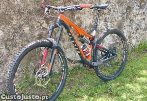 Bicicleta Enduro Intense Carbine 29 Carbono, cheia de upgrades