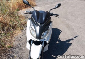 Yamaha X-Max 250 - 11