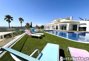 Moradia bi-familiar T4 em Santa Bárbara de Nexe