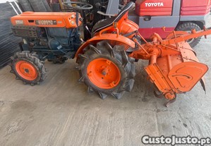 kUBOTA B7000