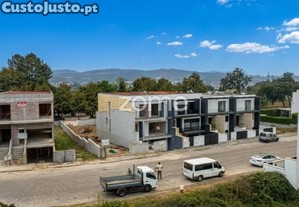 Moradia T4 Nova Em Gaveto Em Merelim S. Pedro.