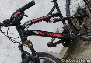 Bicicleta Dupla Suspenso Praticment Nov em Alumnio Aprimord a Traves a Discos Dupls Aceit Propts
