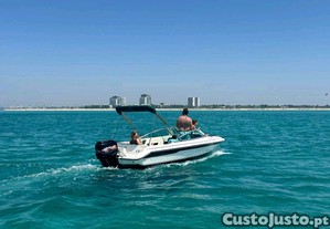 Sea Ray com motor Mercury 90 hp