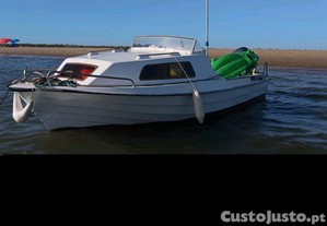 Barco semi cabinado
