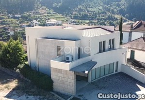 Prdio De 3 Pisos Em Propriedade Horizontal Em...