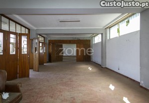 Edificio Da Antiga Casa Do Clero E Dos Retiros