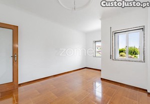 Apartamento T2 Com Garagem Fechada Em Ponte,...