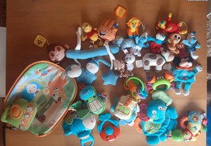 Vários Brinquedos para Bébé