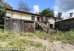 Casa Para Recuperação Em Valdreu - Vila Verde