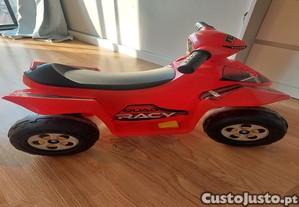 Moto4 eltrico para criana
