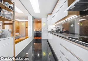 Apartamento T2 Com Varanda E Lugar De Garagem -...