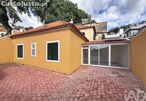 Casa / Villa T3 em Funchal (Santa Luzia) de 95 m²