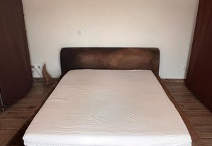 Estrutura de cama de casal feita em Portugal, castanho chocolate