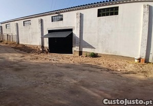 Armazm, localizado na Guarda, junto ao n de ligao  A25 e A23