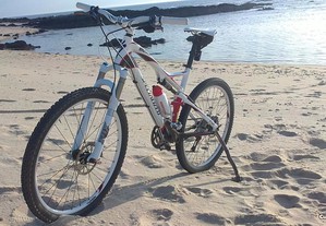 Bicicleta Specialized Epic Carbono, roda 26"