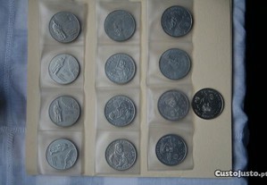Treze moedas comemorativas
