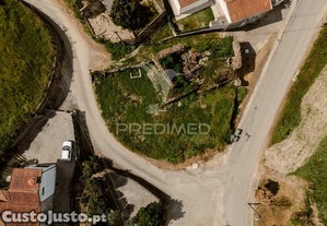 Terreno com ruína em pombeiro