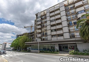 Apartamento T1 com garagem e varanda à   Constituição | Porto Junto ao Vitalis Park (Centro de Treinos FCP)