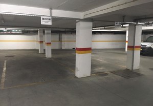 Lugar de garagem / estacionamento
