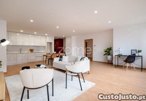 Apartamento T3 Renovado Com Duplo Lug. Garagem...