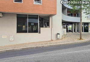 Espaço comercial a 600m da Praia da Rocha - Portimão