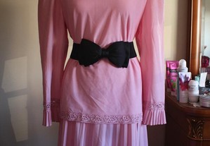 Vestido Vintage Romântico Rosa com Saia Plissada