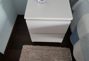 Mesa cabeceira IKEA