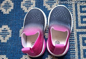 Sapatinhas de criana com luzes