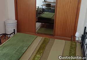 Quarto Grande em Apartamento Novo Gambelas