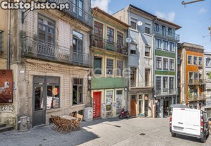 Prédio Com 4 Pisos, 5 Habitações E Loja - Rua...