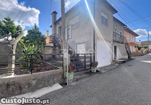 Moradia T4 Com Jardim E Espaço Exterior