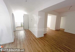 Apartamento t2 totalmente remodelado   centro da cidade