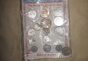 15 moedas no Nepal em saco plástico