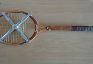 Raquete de ténis antiga em madeira Matchplay