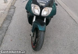 Yamaha YZF 750 R - 01