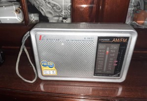 Rádio Portátil (Analógico - AM/FM - Pilhas)