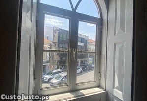 Edifcio em lhavo: Espao Ideal para o Seu Negcio e Habitao