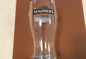 Copo de cerveja MAGNERS Original Irish Cider beer