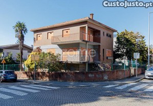 Moradia T4 Para Reabilitar - Investimento nico...