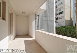 Apartamento T4 em Santo António