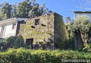 Moradia em pedra para restauro