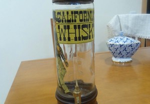garrafa/doseador para wiskey com torneira , anos 90