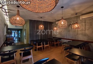 Trespasse De Restaurante No Centro Da Cidade -...