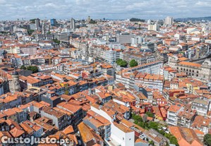 Prédio Com 4 Pisos, 5 Habitações E Loja - Rua...